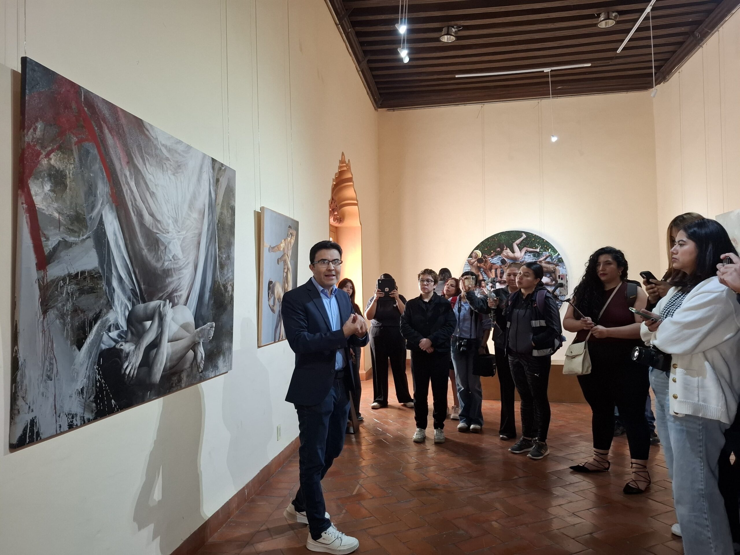 Obras de Humanum, exposición de arte figurativo en Caja Real UASLP.